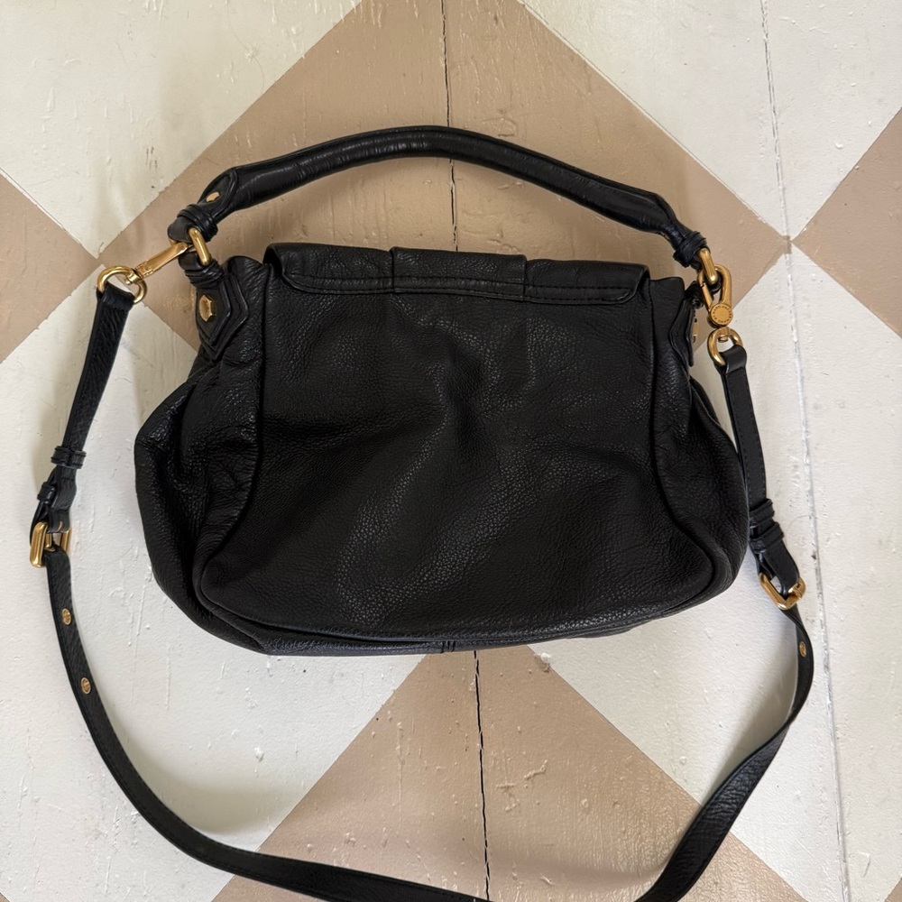 Marc Jacobs Black Pebbled Leather Crossbody with Gold Plaque - Picture 5 of 5